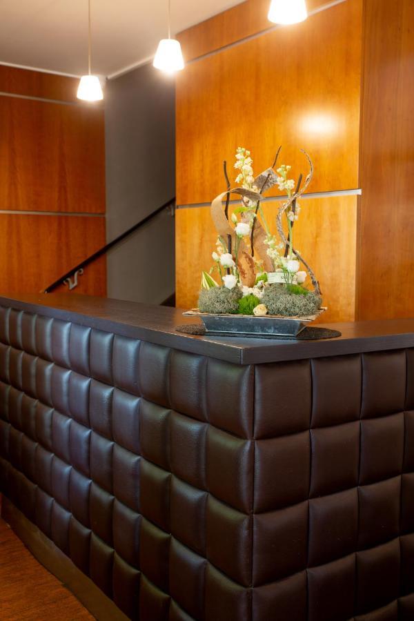 קסטלנודארי Hotel Restaurant Du Centre Et Du Lauragais מראה חיצוני תמונה