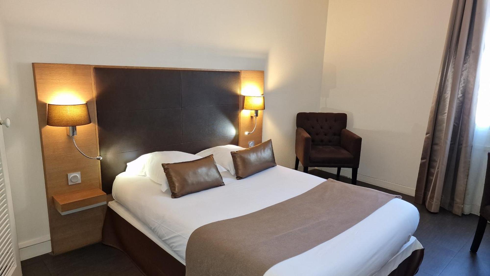 קסטלנודארי Hotel Restaurant Du Centre Et Du Lauragais מראה חיצוני תמונה
