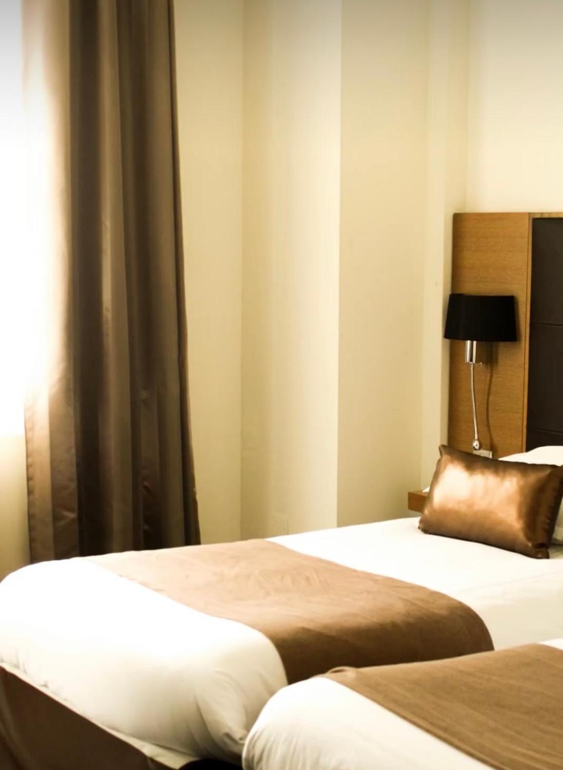 קסטלנודארי Hotel Restaurant Du Centre Et Du Lauragais מראה חיצוני תמונה